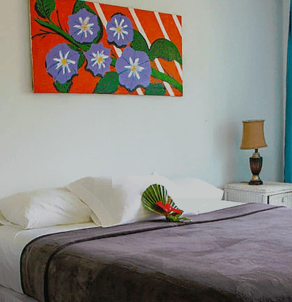 Greenwood Beach Resort Bailey Town  Bagian luar foto